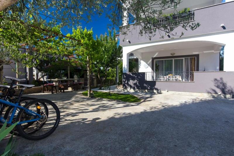 Apartments Hajl Крк Екстер'єр фото