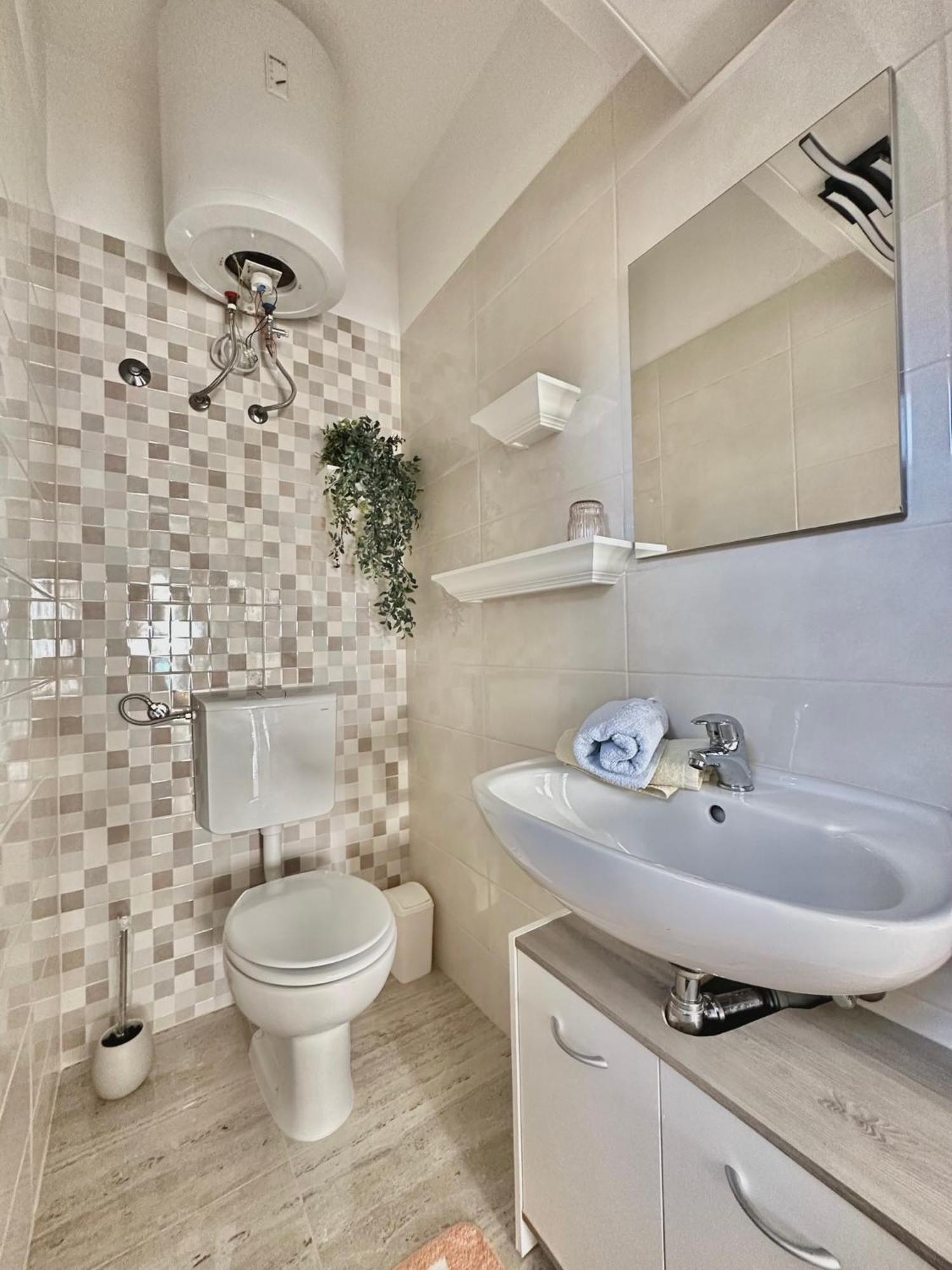 Apartments Hajl Крк Екстер'єр фото