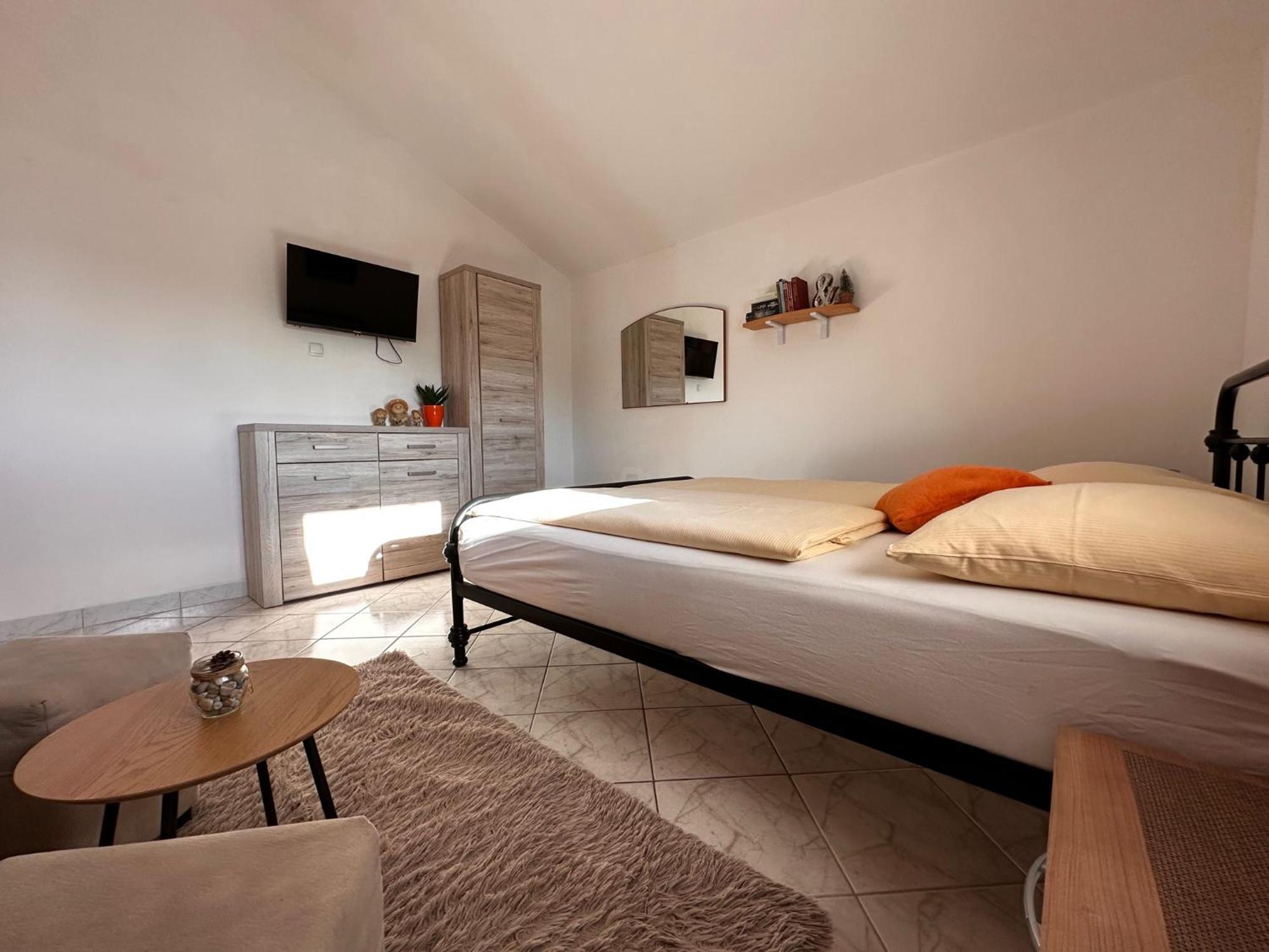 Apartments Hajl Крк Екстер'єр фото