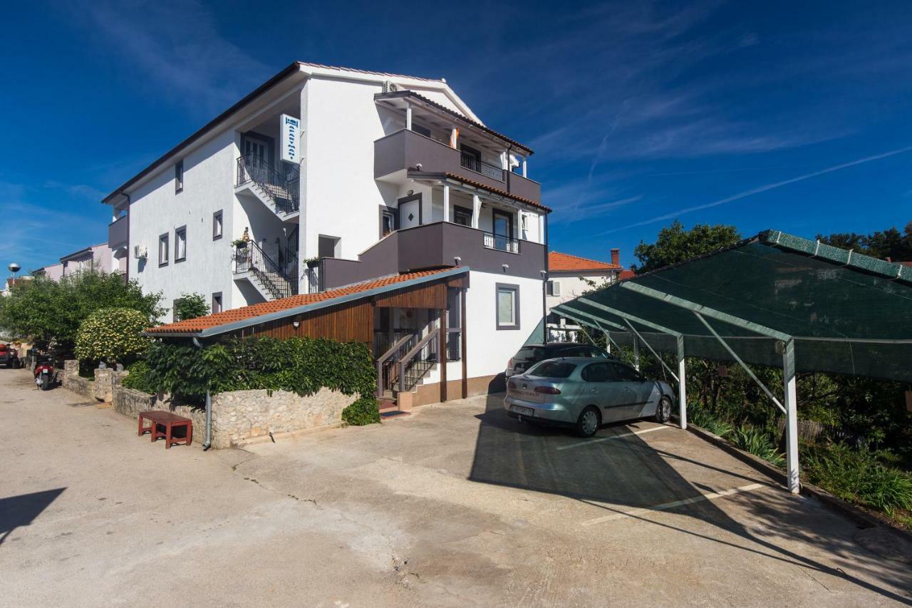 Apartments Hajl Крк Екстер'єр фото